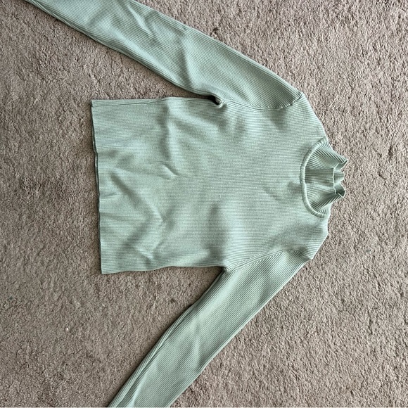 H&M Light Green Ribbed Knit Top - Picture 3 of 3